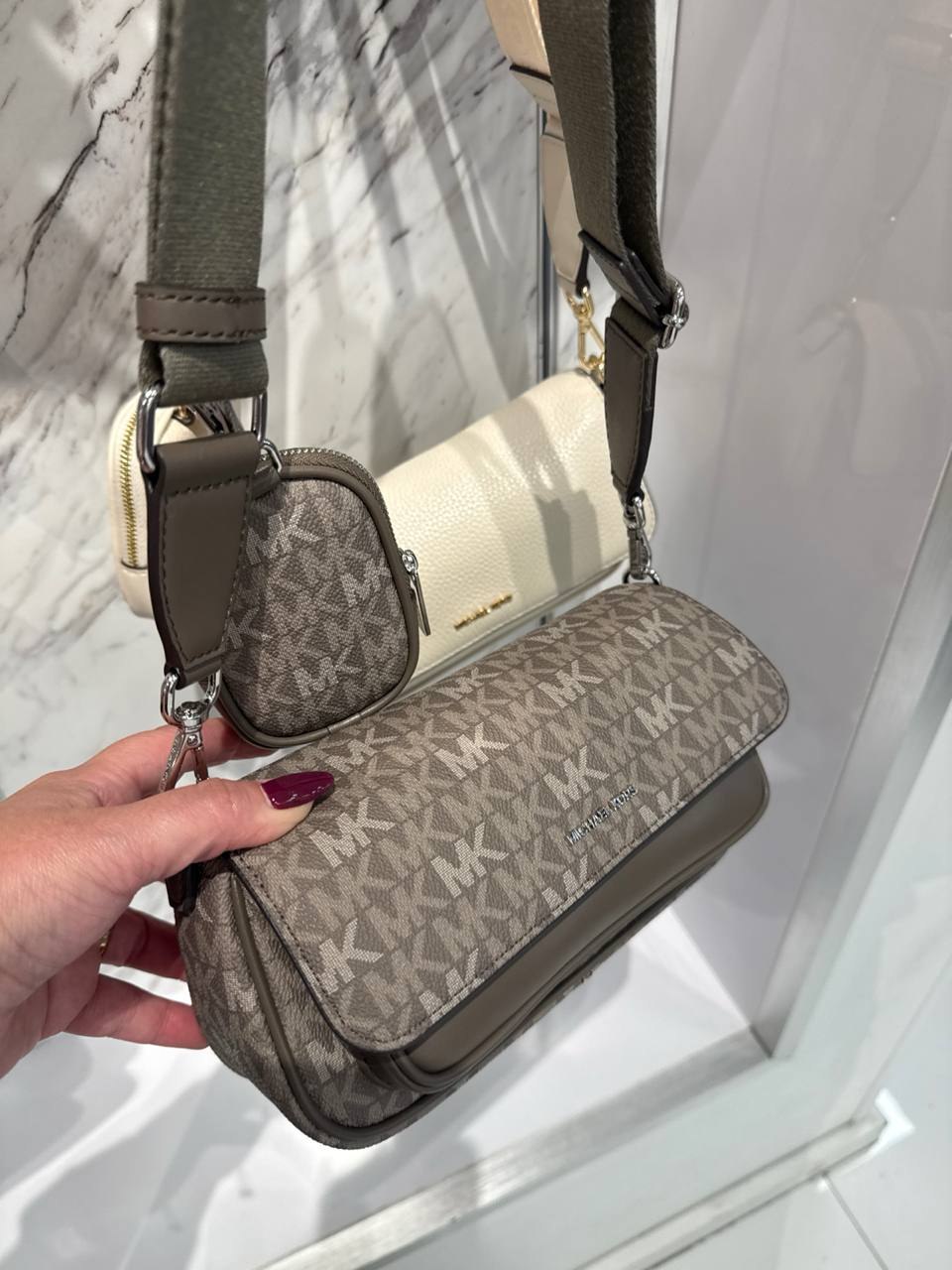 MK - Bolsa JetSet Crossbody