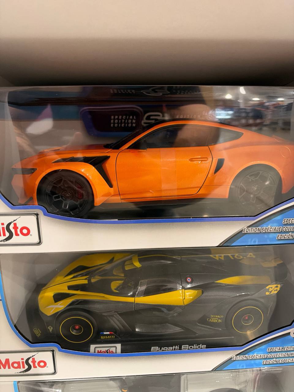 Costco- Carros Maisto