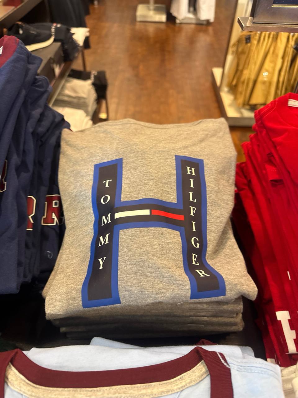 Tommy Masc- Camiseta