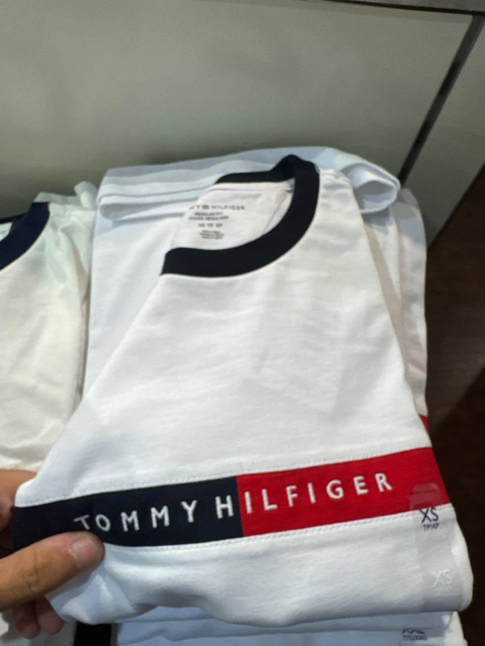 Tommy Masc- Camiseta