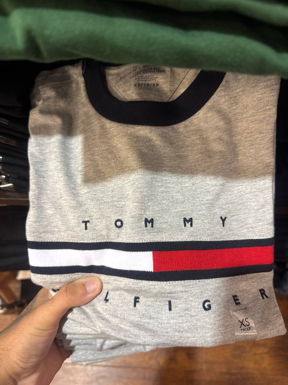Tommy Masc- Camiseta