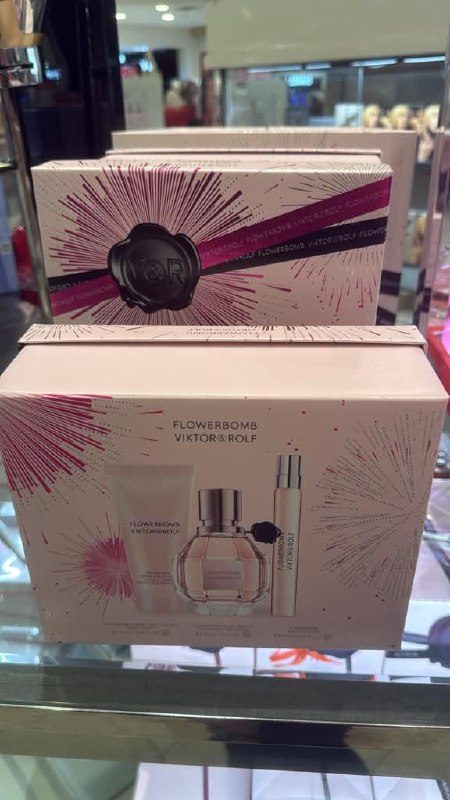 Macy's - Viktor & rolf FlowerBomb