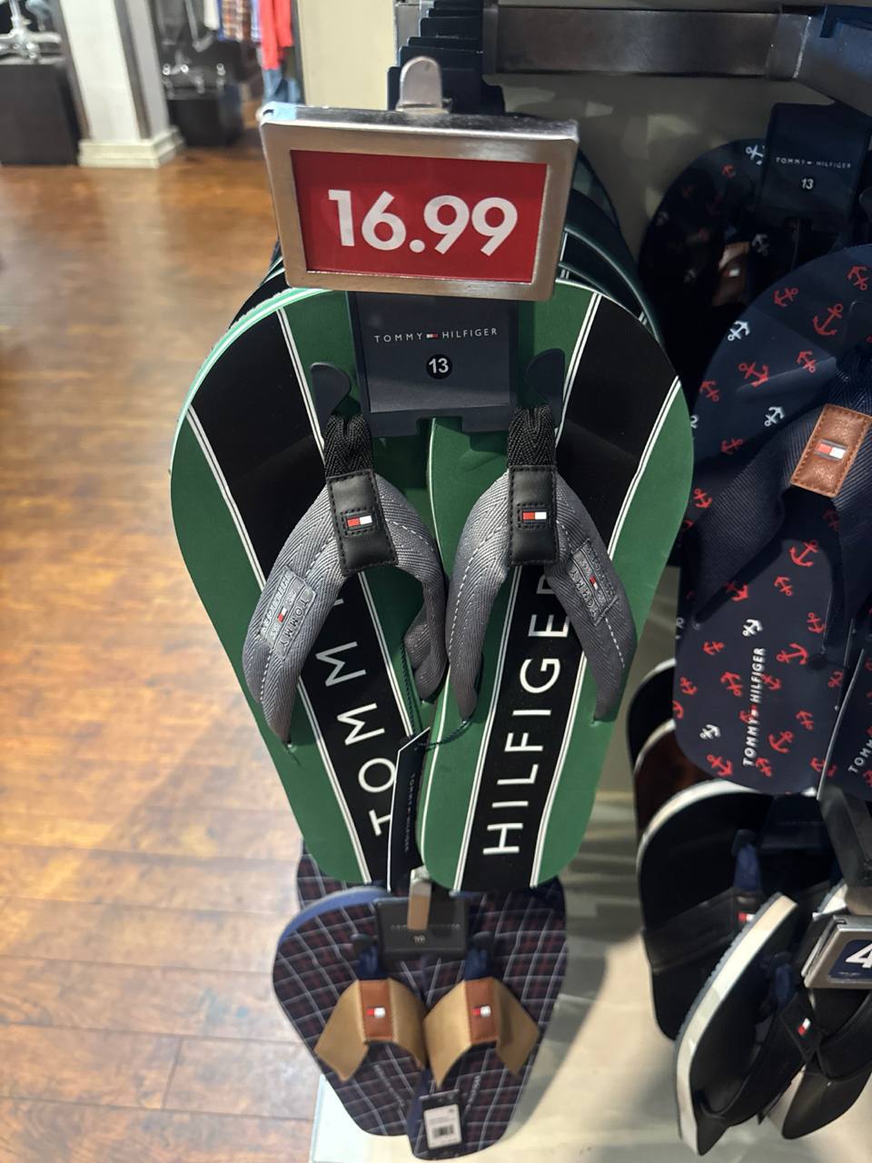 Tommy Masc- Chinelo