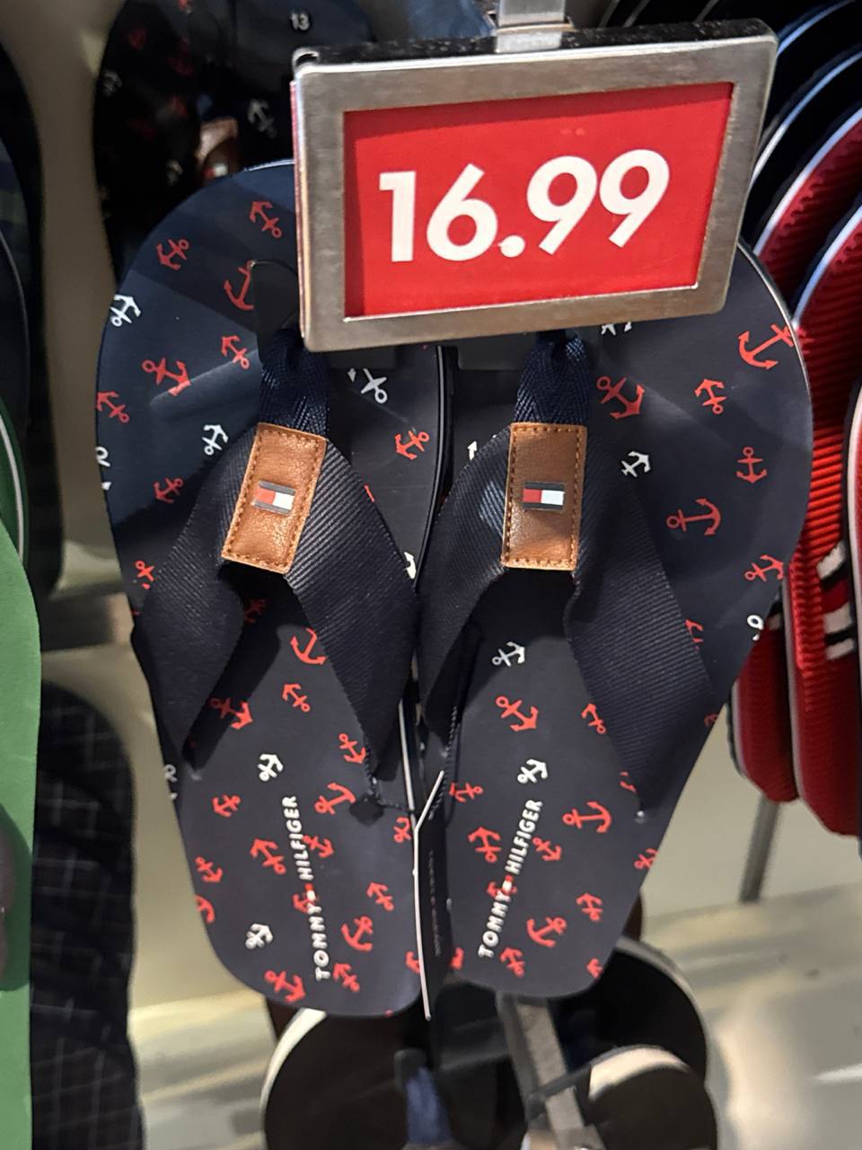 Tommy Masc- Chinelo