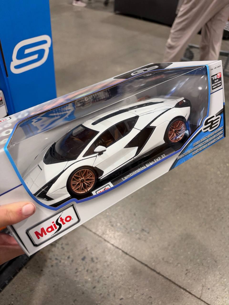 Costco- Carros Maisto
