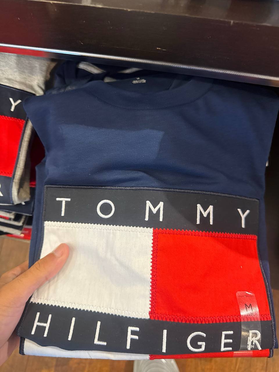 Tommy Masc- Camiseta