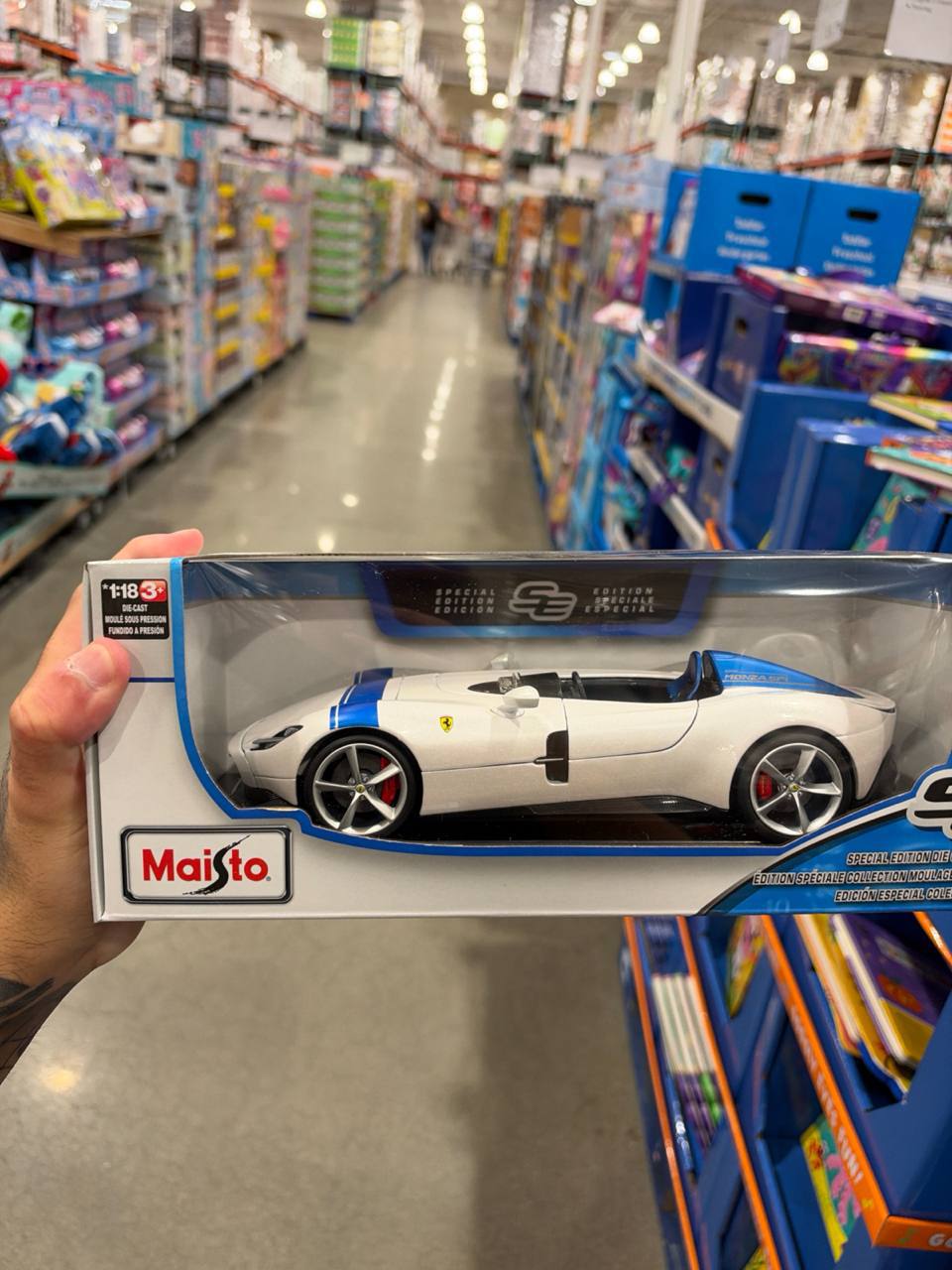 Costco- Carros Maisto