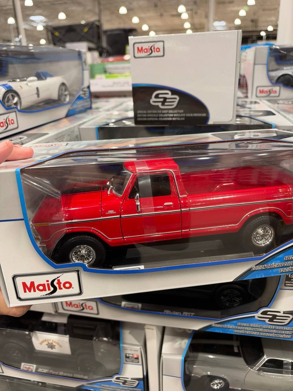 Costco- Carros Maisto