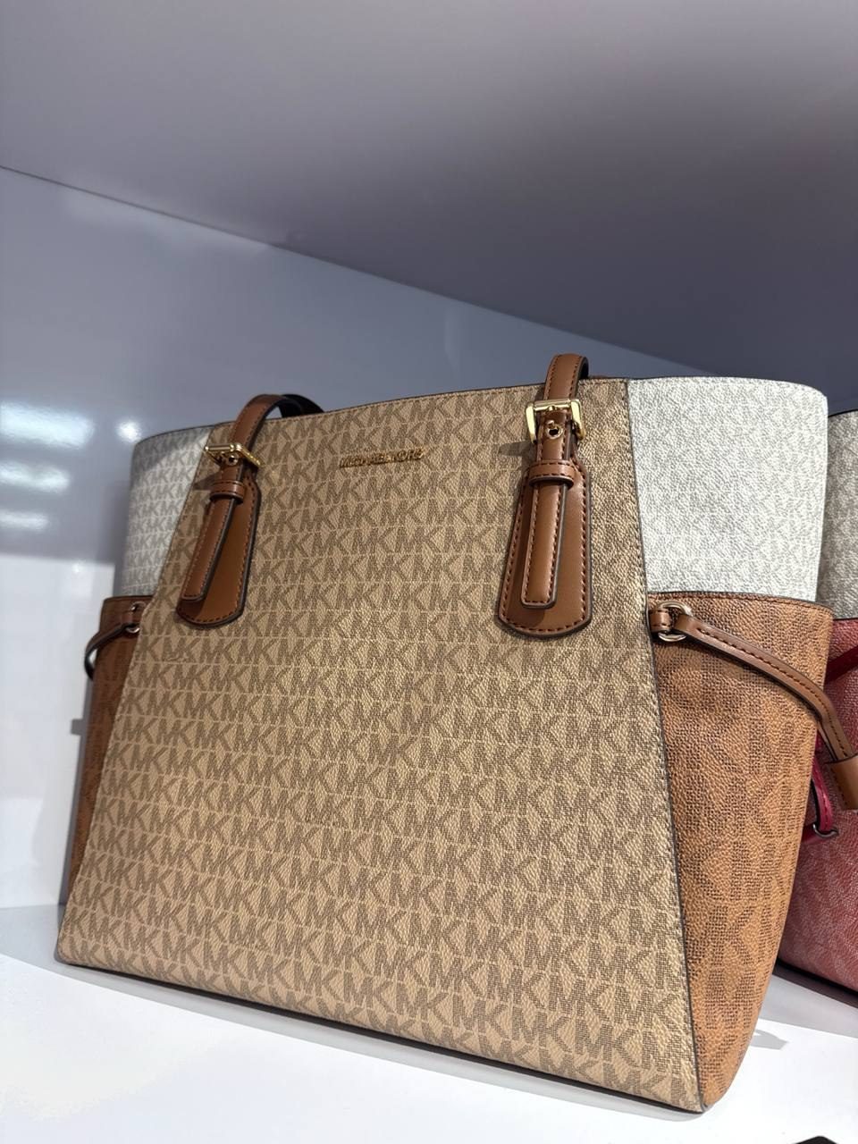 MK - Bolsa Voyager Tote
