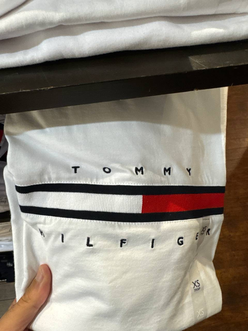Tommy Masc- Camiseta