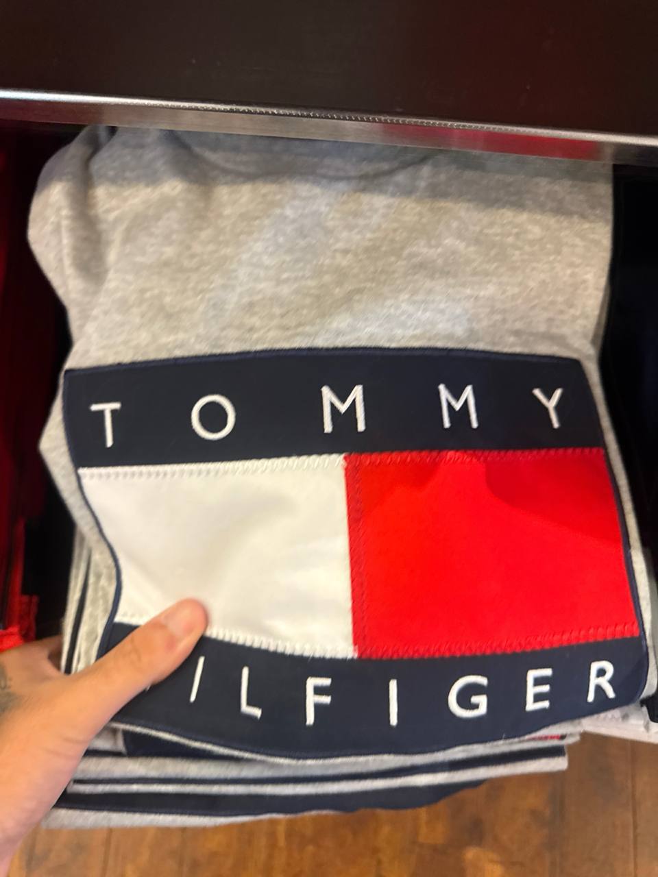 Tommy Masc- Camiseta