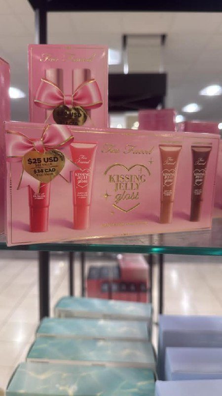 Macy's - Too faced Kissing Jelly Gloss seett