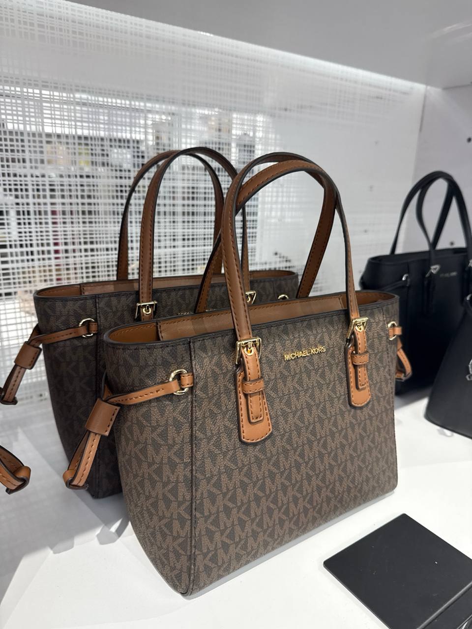 MK - Bolsa Voyager Handbag
