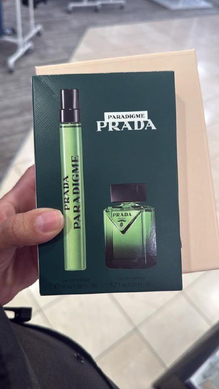 Macy's - Prada Paradigme