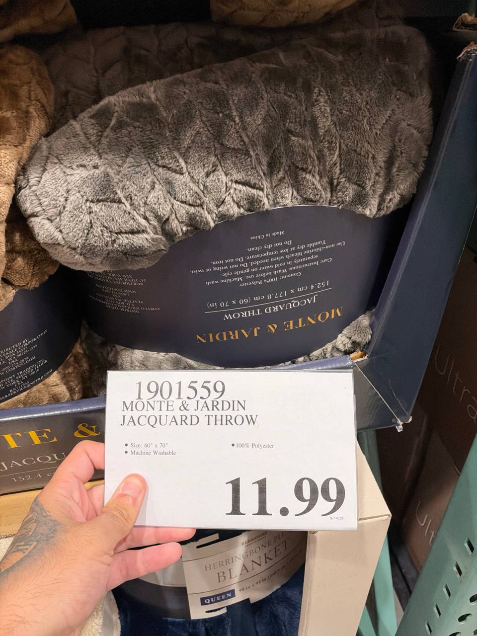 Costco- Monte & Jardin Jacquard Throw